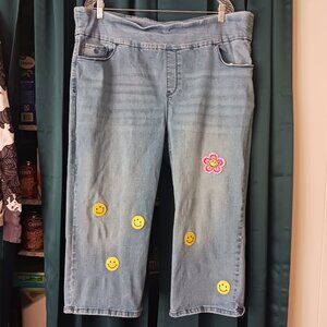 20w Gloria Vanderbilt cropped jeans with retro Smiley embellishments